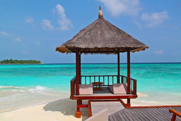 10 Best Islands to Visit in December in the Maldives for Honeymoon